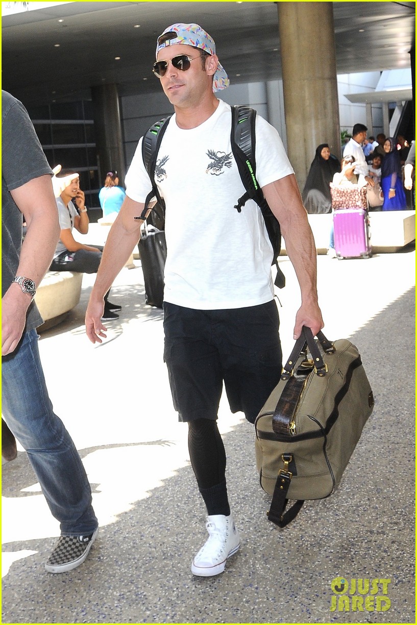 zac efron arrives back in los angeles 06