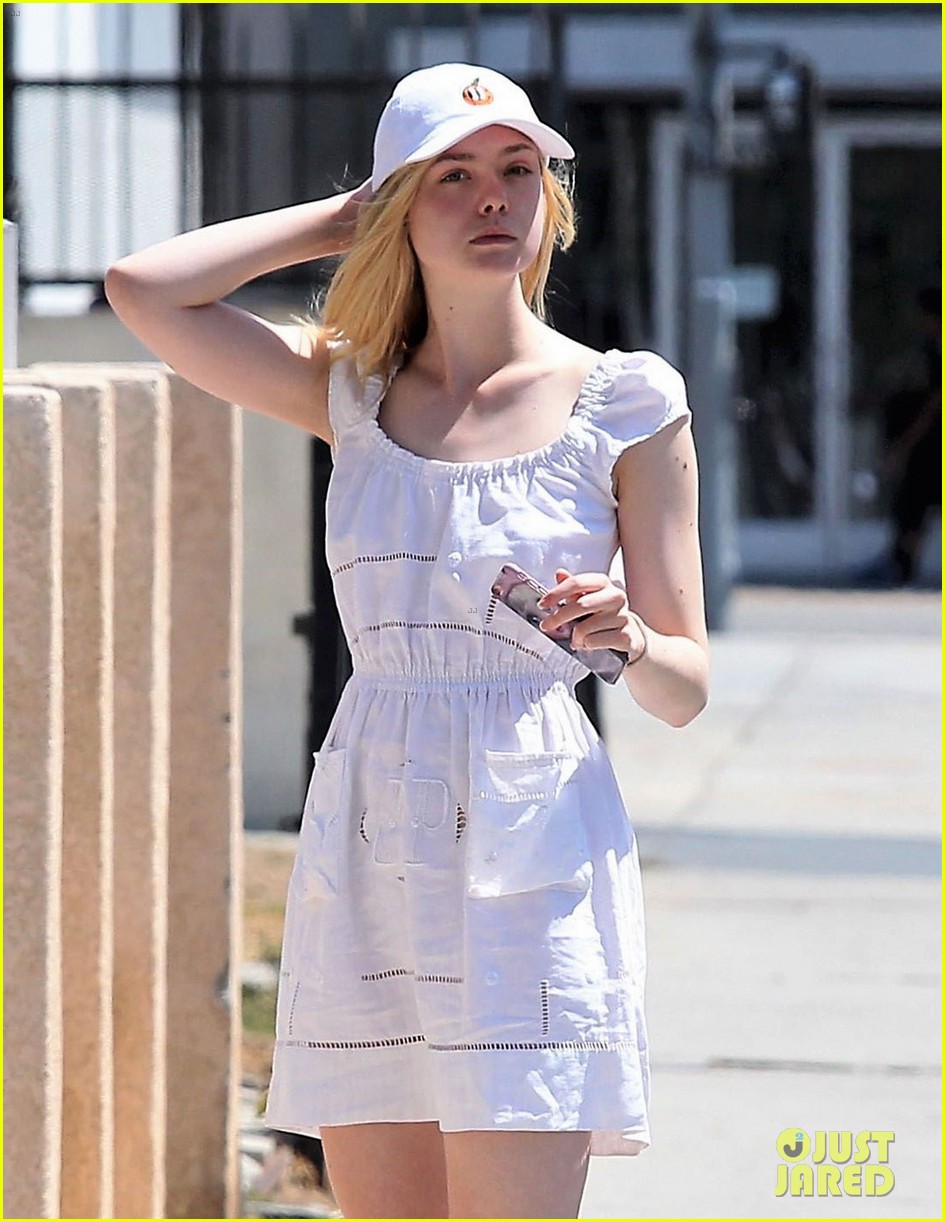 elle fanning reveals shes focusing on work instead of going to college404mytext