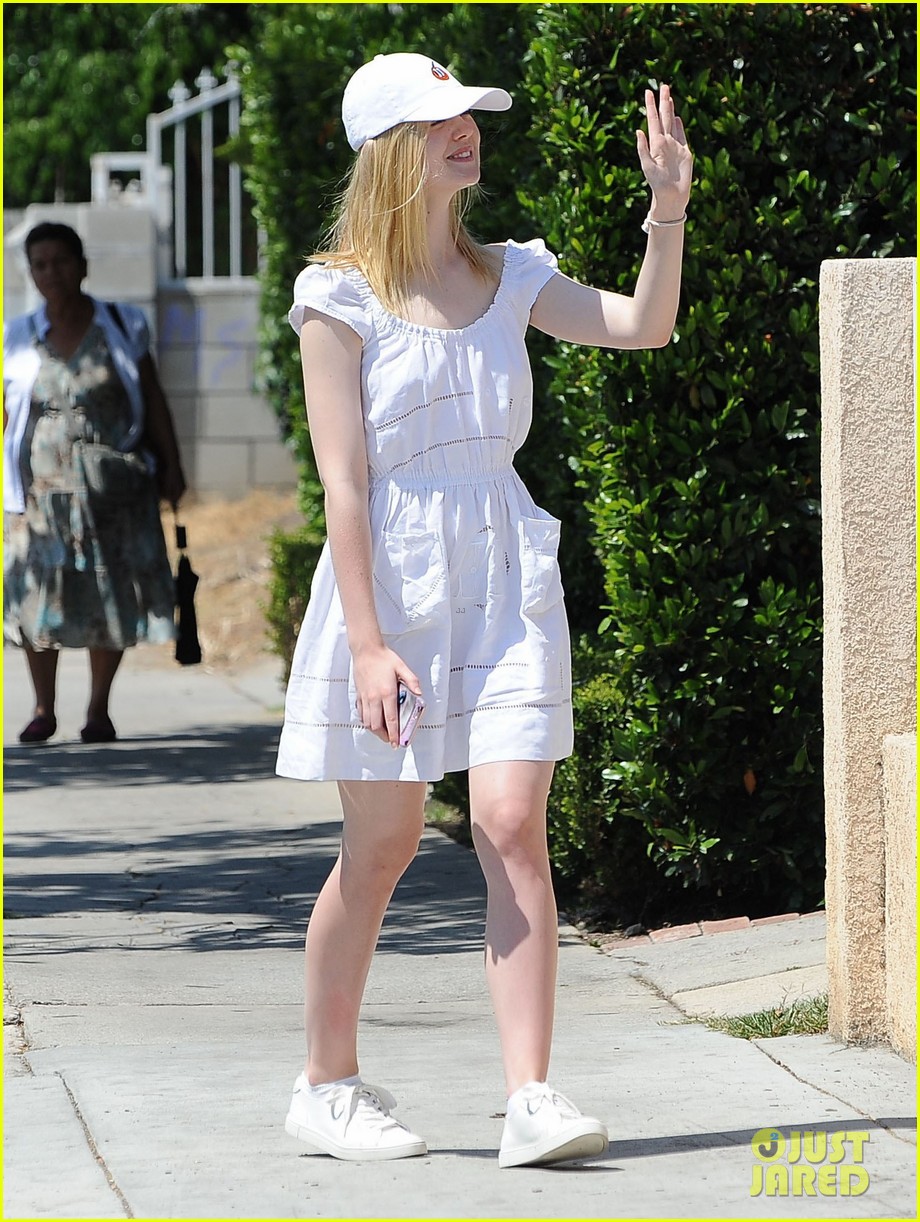 elle fanning reveals shes focusing on work instead of going to college505mytext