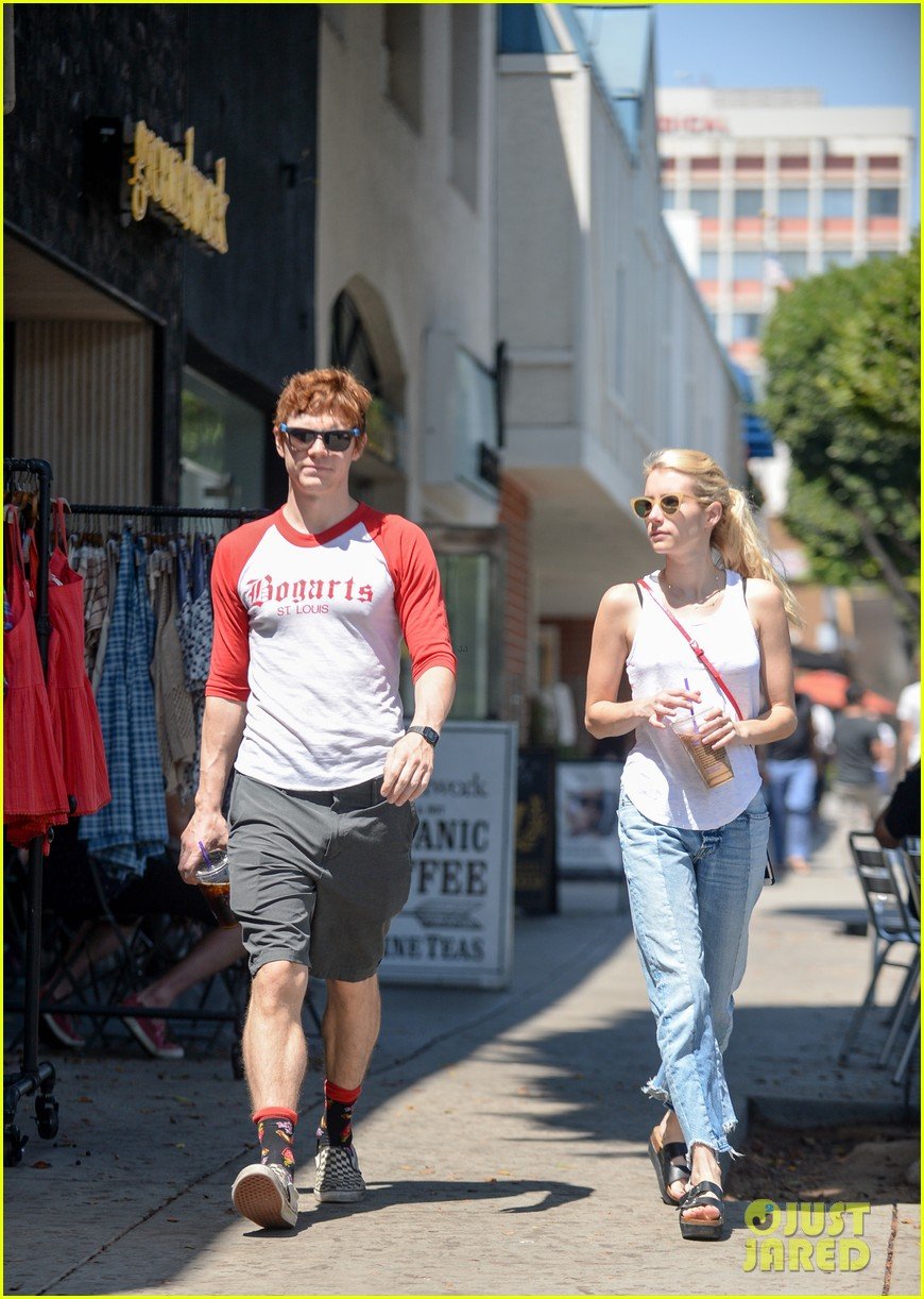on again off again couple emma roberts evan peters reunite for lunch101mytext