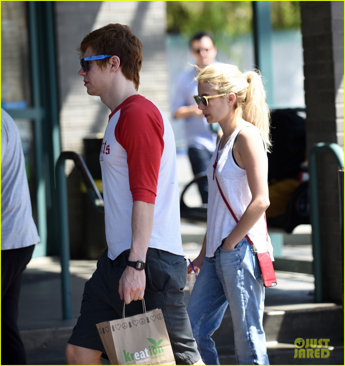 on again off again couple emma roberts evan peters reunite for lunch202mytext