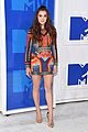 hailee steinfeld gets colorful at the vmas 2016 04