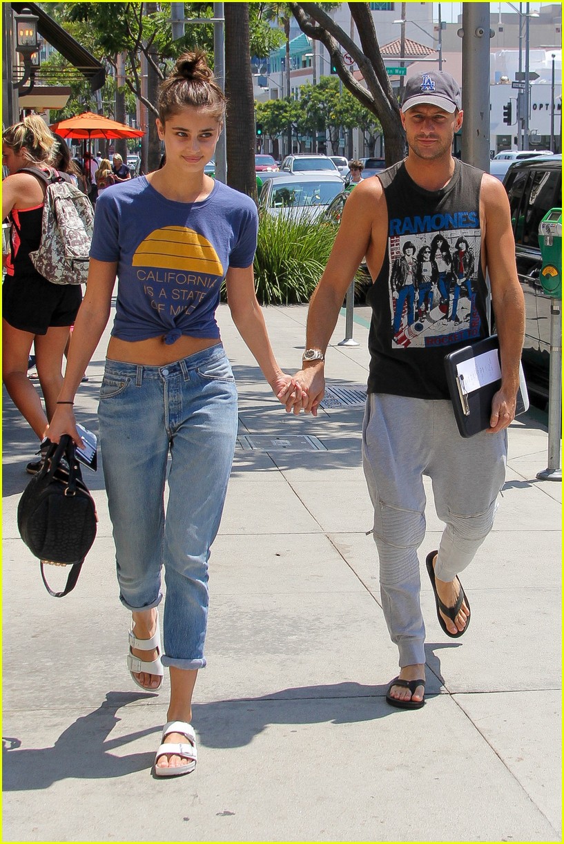 taylor hill hangs with boyfriend michael stephen shank after returning from paris 22