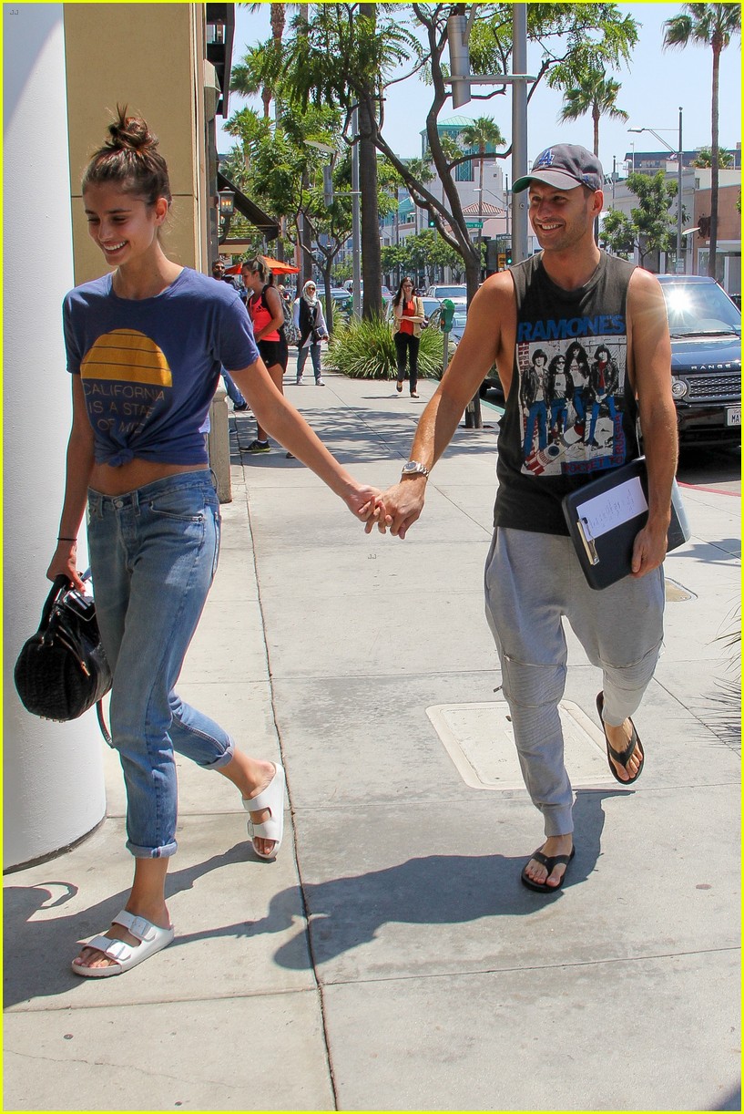 taylor hill hangs with boyfriend michael stephen shank after returning from paris 23