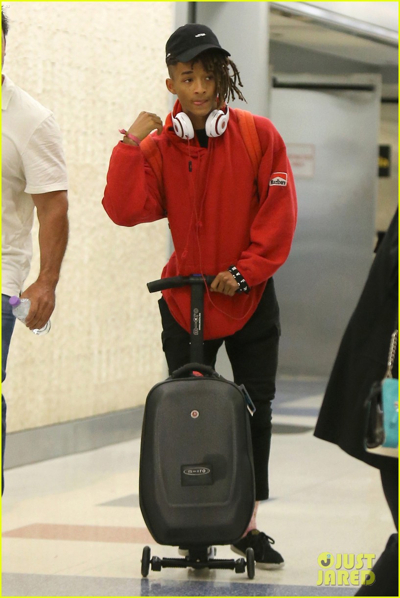 jaden smith rides luggage through airport 03