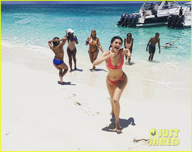 kylie jenner parties in turks caicos for her 19th birthday101