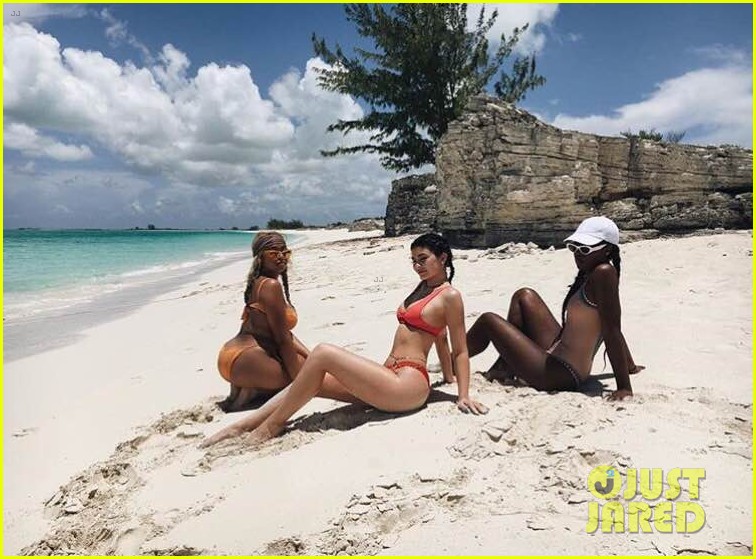 kylie jenner parties in turks caicos for her 19th birthday26010