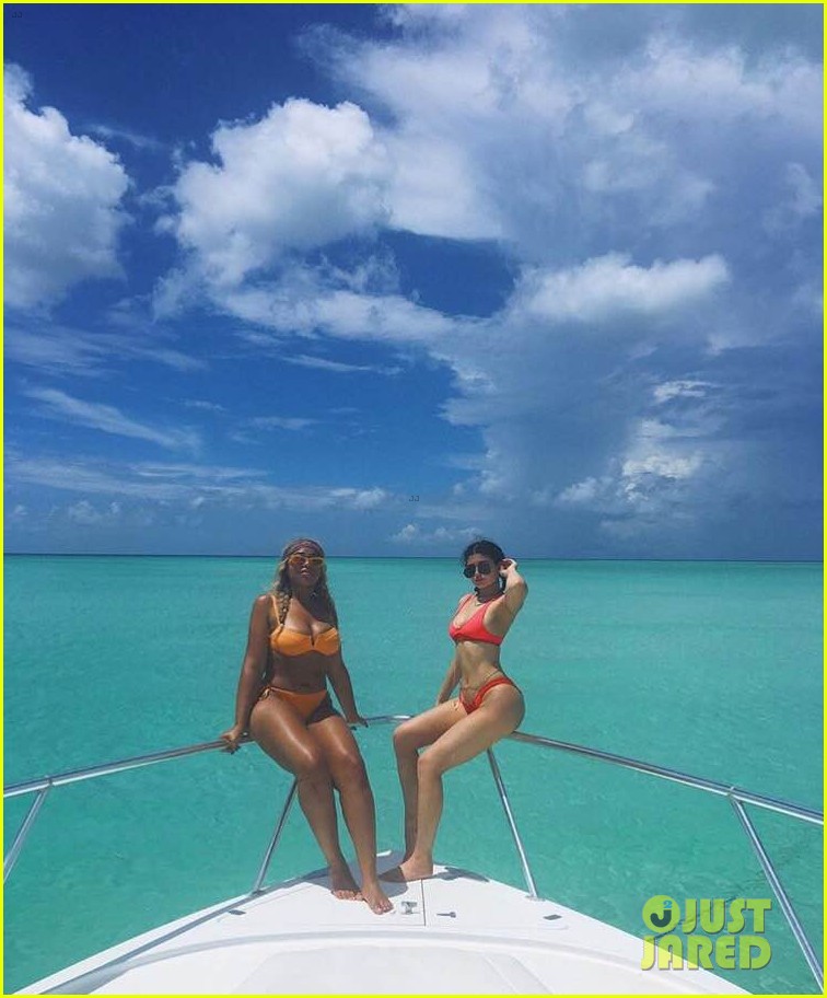 kylie jenner parties in turks caicos for her 19th birthday26212