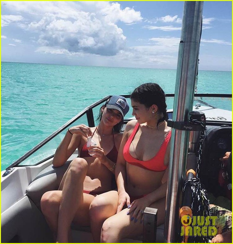 kylie jenner parties in turks caicos for her 19th birthday404
