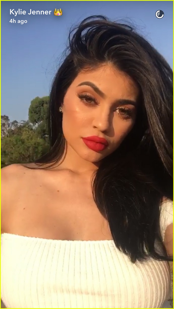 kylie jenner credits her period for her enlarged breasts 10
