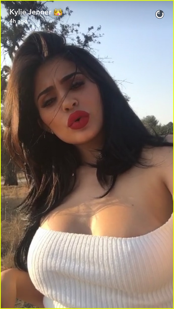 kylie jenner credits her period for her enlarged breasts 13