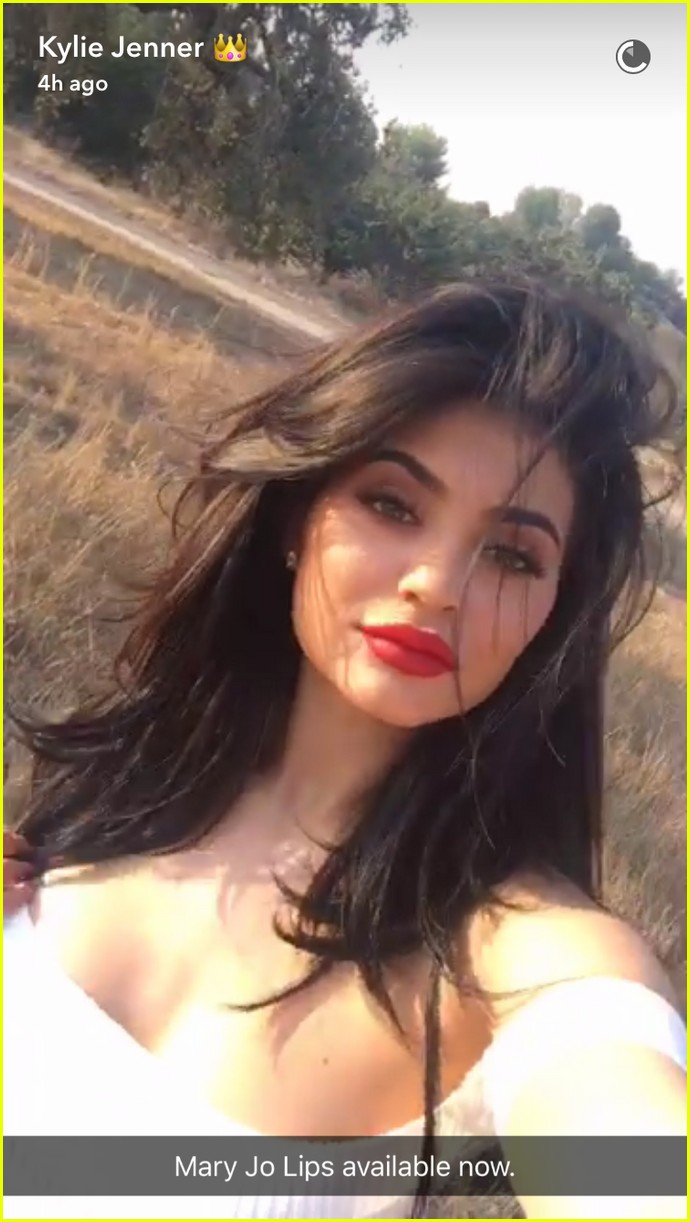 kylie jenner credits her period for her enlarged breasts 16