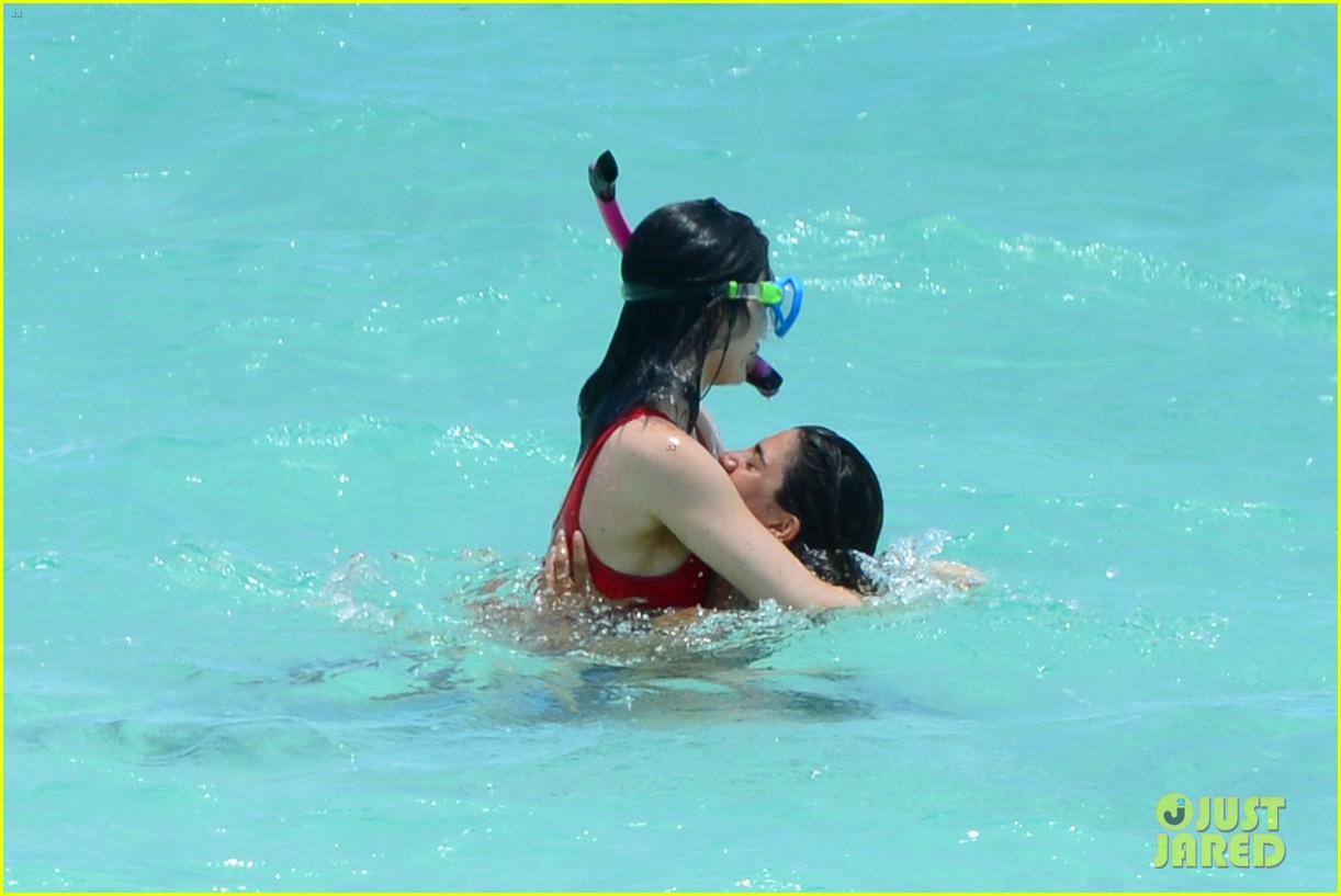 kylie jenner celebrates 19th birthday at beach with tyga kendall more 37