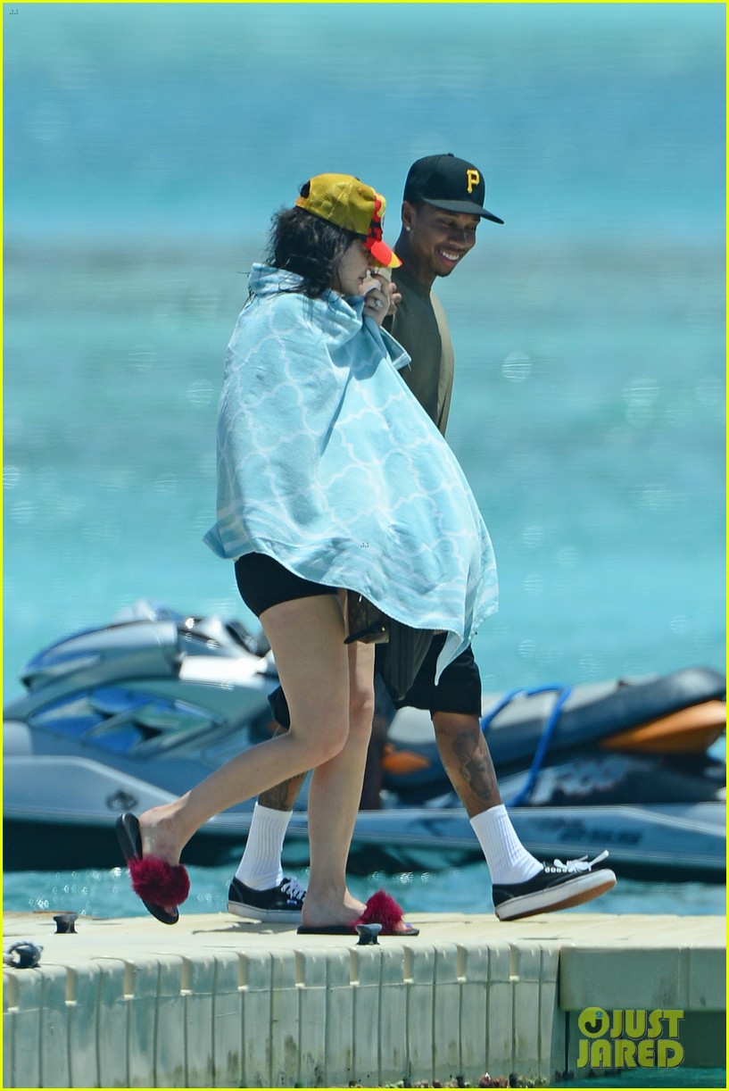 kylie jenner celebrates 19th birthday at beach with tyga kendall more 38