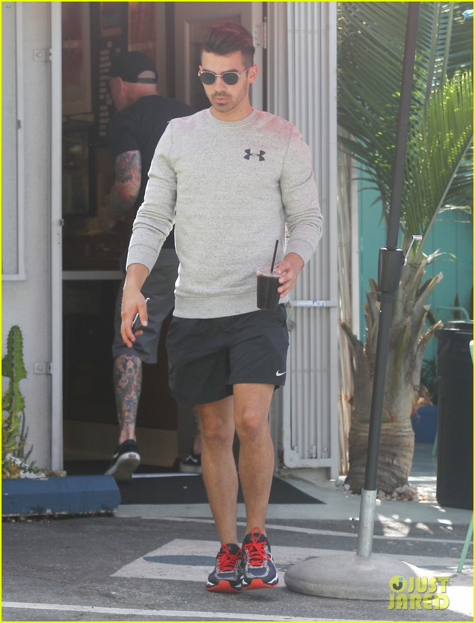 joe jonas may be working new music with brother nick101mytext