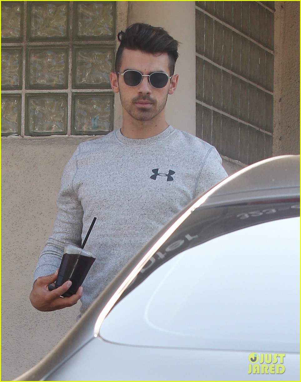 joe jonas may be working new music with brother nick505mytext