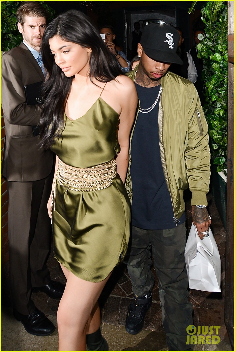 kylie jenner tyga dinner il cielo green outfits 01