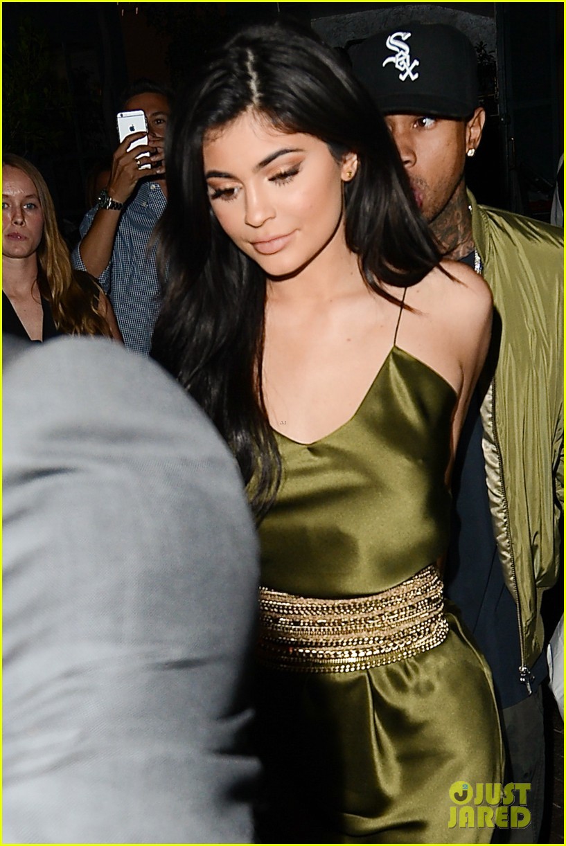 kylie jenner tyga dinner il cielo green outfits 03