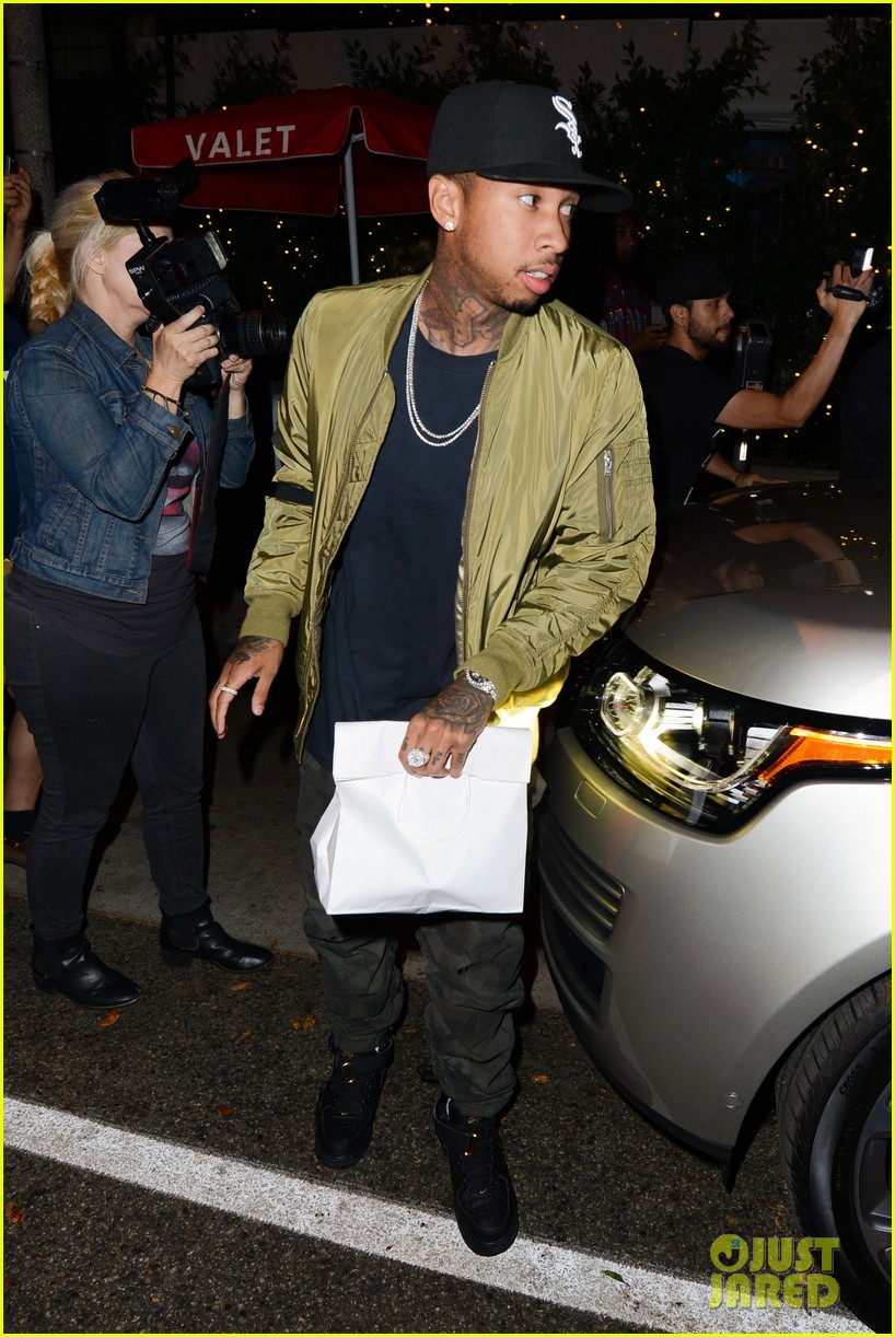 kylie jenner tyga dinner il cielo green outfits 07