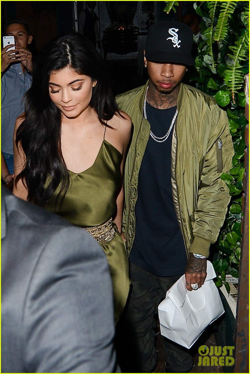 kylie jenner tyga dinner il cielo green outfits 19
