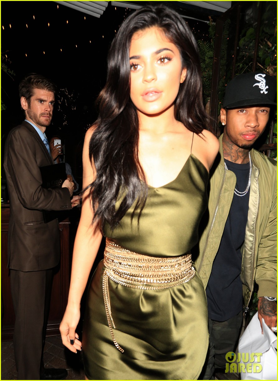 kylie jenner tyga dinner il cielo green outfits 27