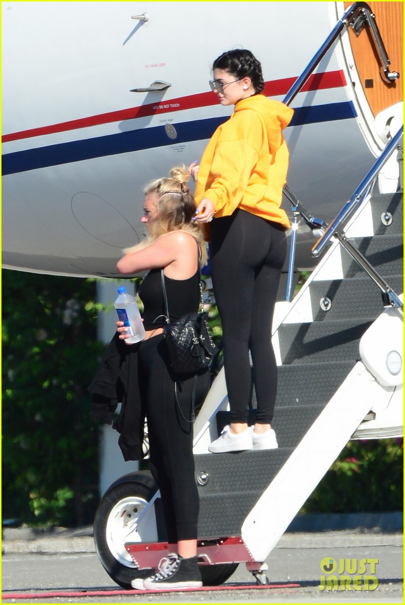 kylie jenner tyga return from turks after bday getaway 12