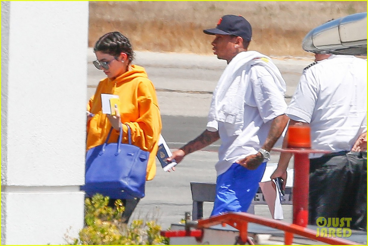 kylie jenner tyga return from turks after bday getaway 13