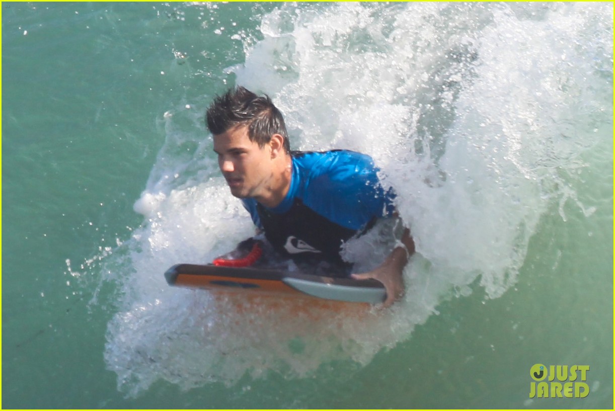 taylor lautner spends sunday catching waves 09