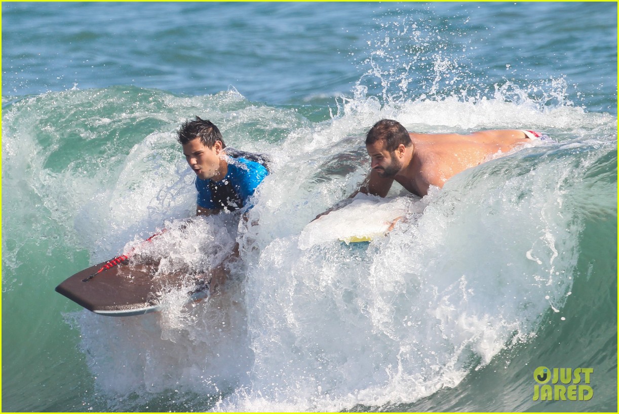 taylor lautner spends sunday catching waves 26
