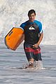 taylor lautner spends sunday catching waves 31