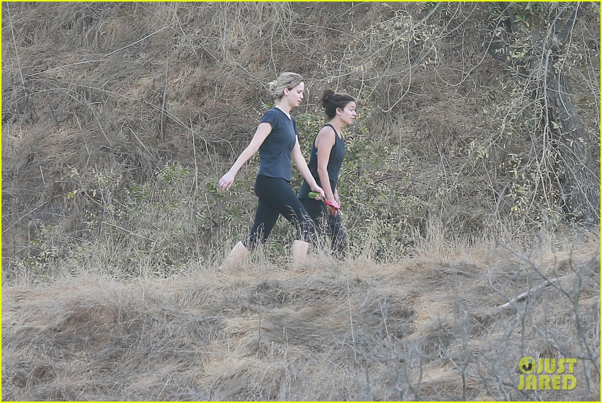 jennifer lawrence hikes in los angeles 13
