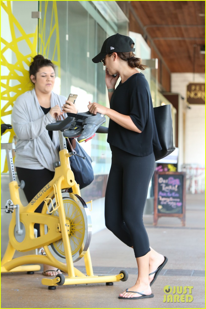 lea michele carries shoes soul cycle class 15