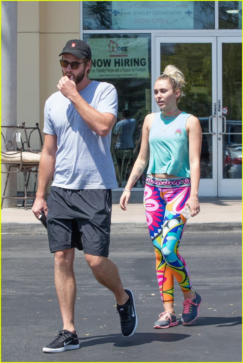 miley cyrus have an afternoon lunch date 01