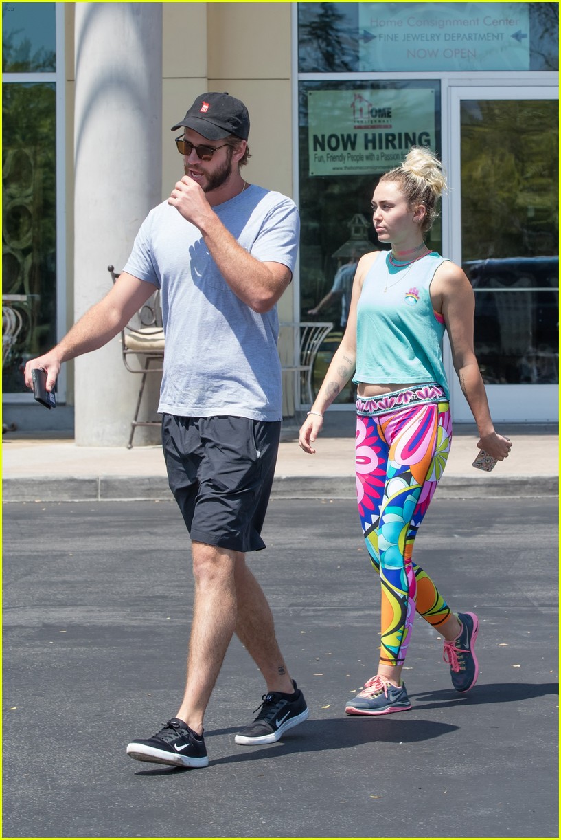 miley cyrus have an afternoon lunch date 04