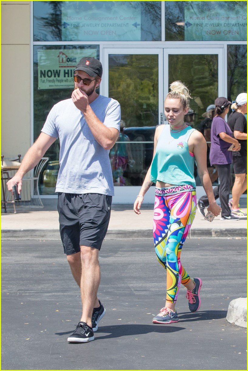 miley cyrus have an afternoon lunch date 06