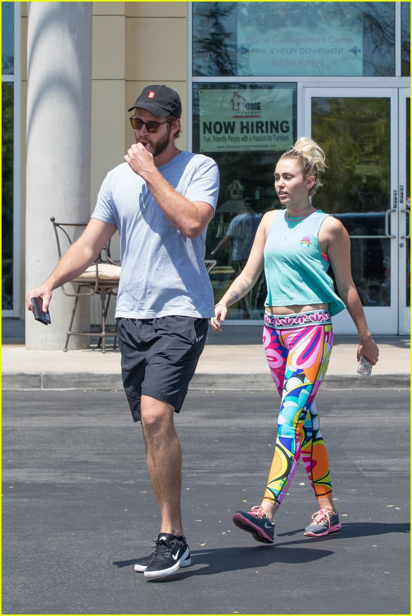 miley cyrus have an afternoon lunch date 09