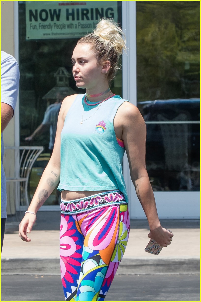 miley cyrus have an afternoon lunch date 10