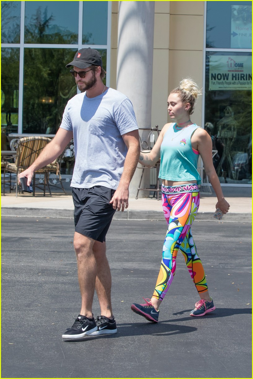 miley cyrus have an afternoon lunch date 13