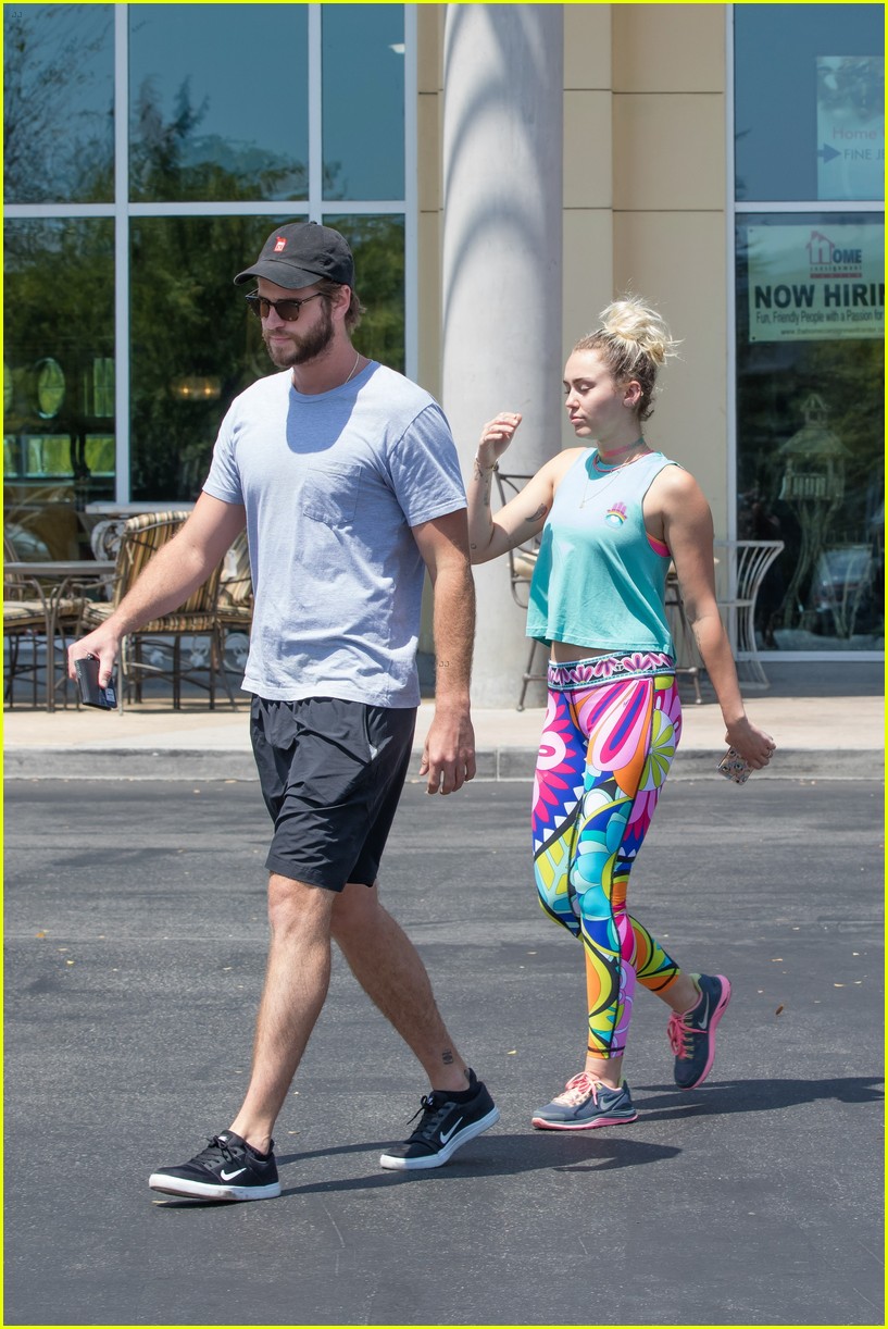 miley cyrus have an afternoon lunch date 14