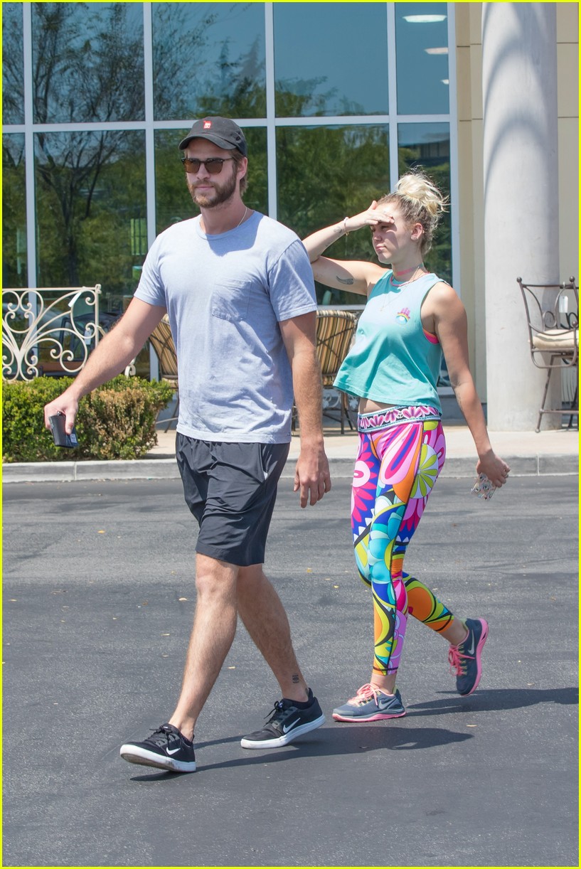 miley cyrus have an afternoon lunch date 17