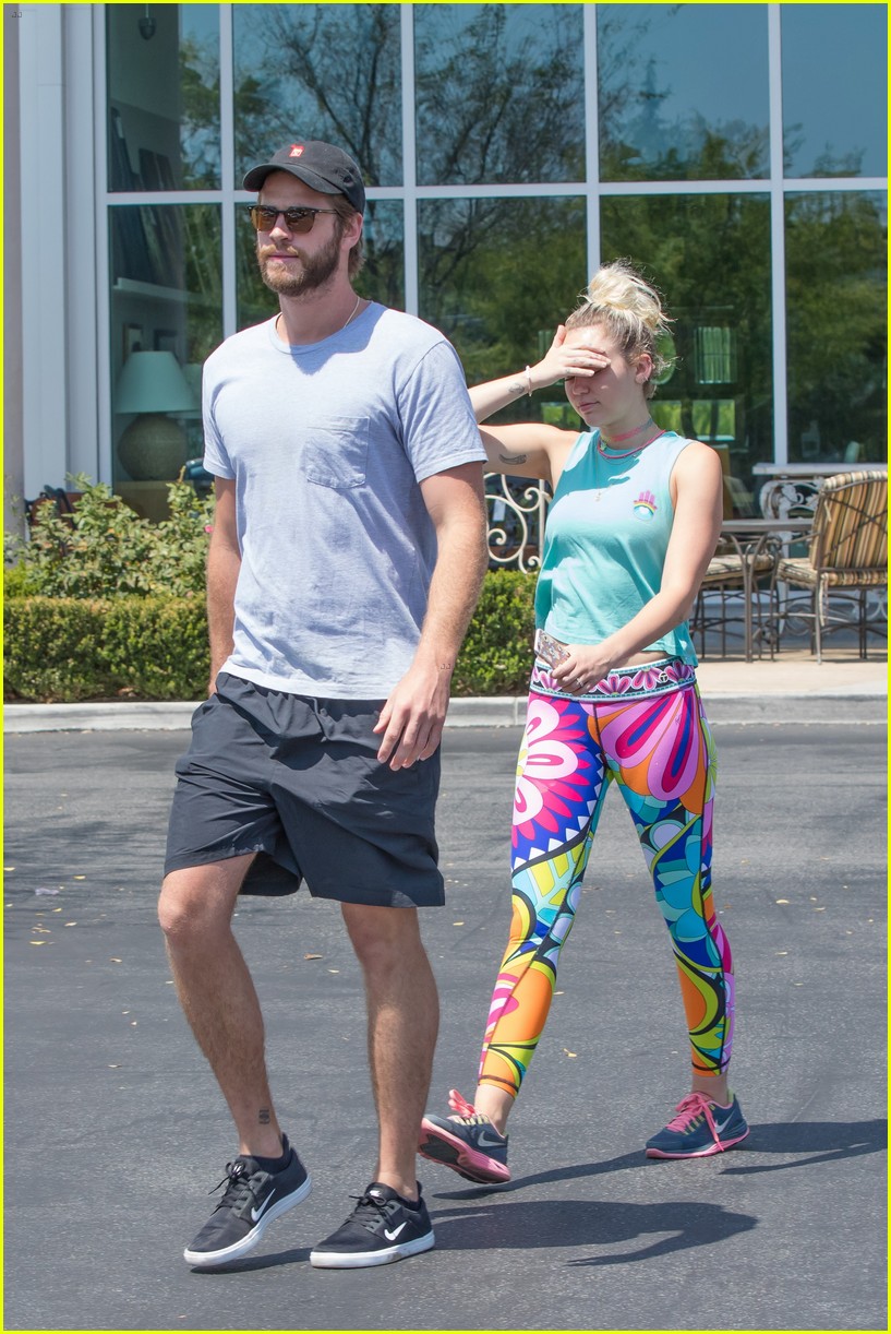 miley cyrus have an afternoon lunch date 19