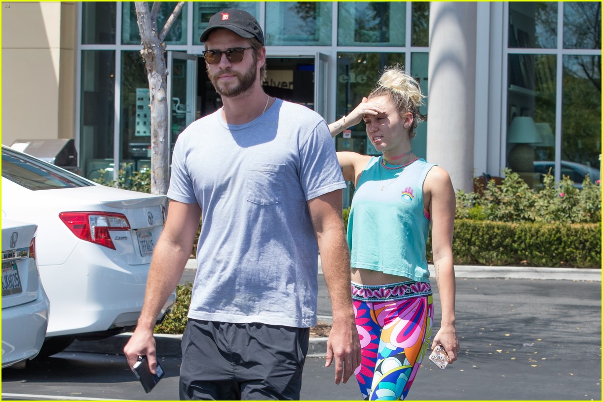 miley cyrus have an afternoon lunch date 21