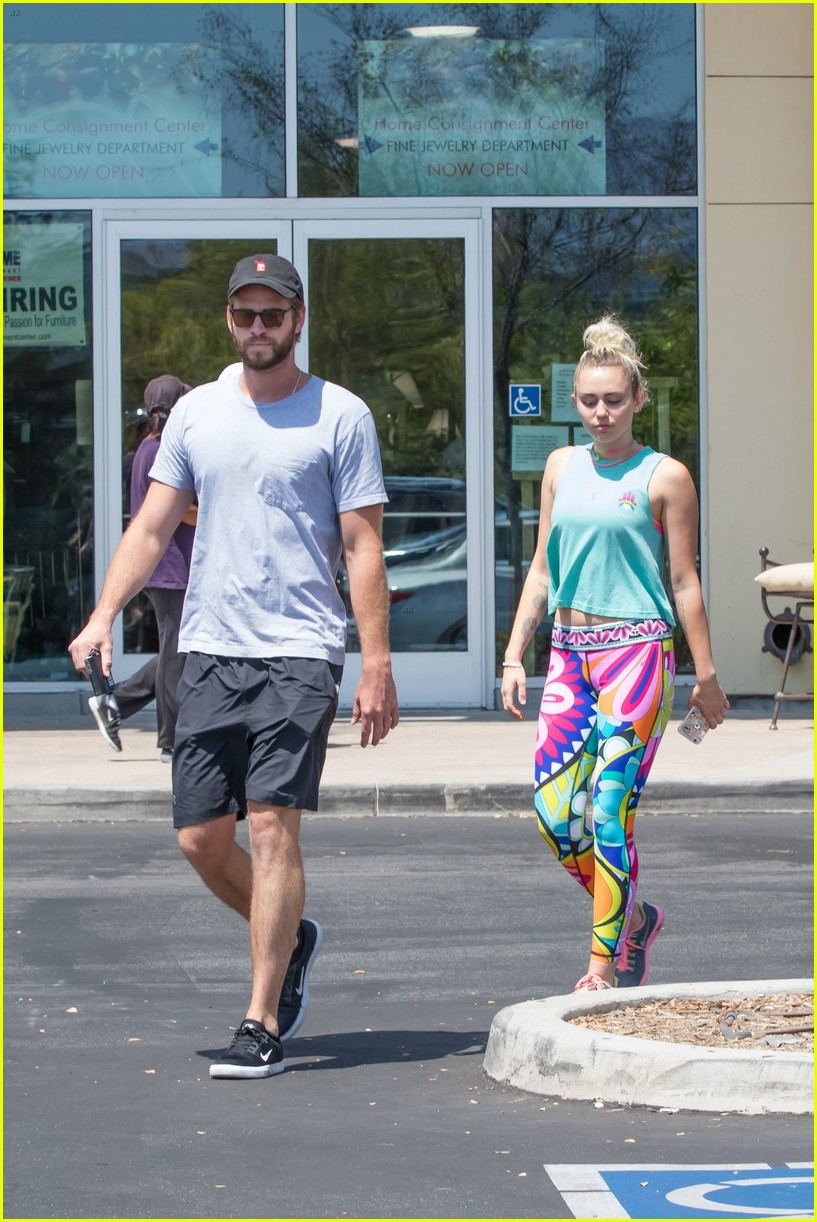 miley cyrus have an afternoon lunch date 25