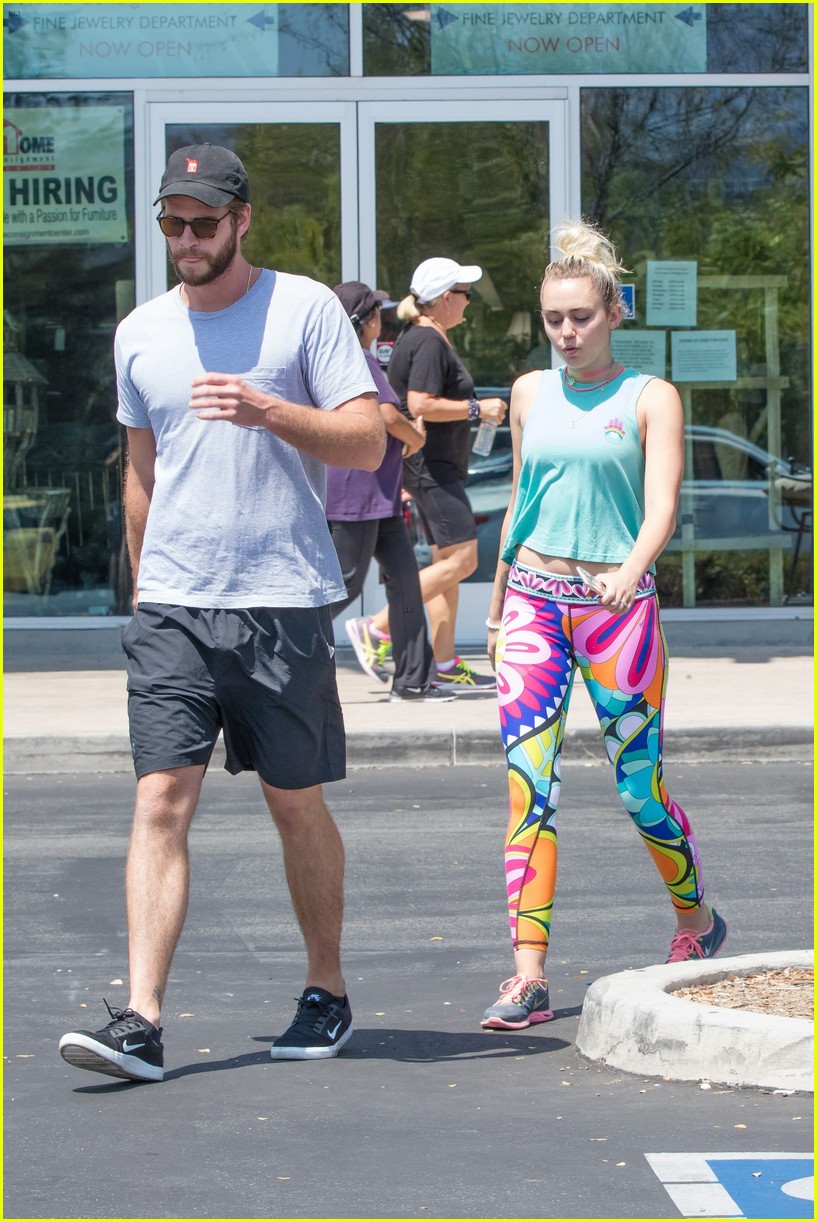 miley cyrus have an afternoon lunch date 26