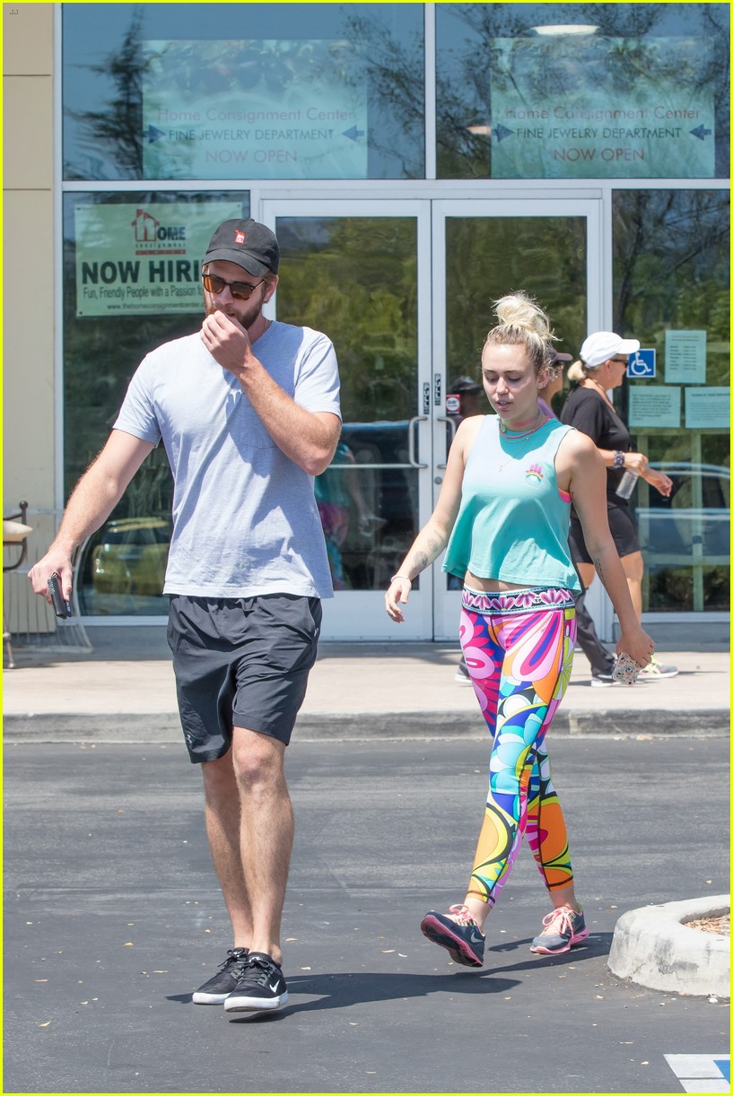 miley cyrus have an afternoon lunch date 28