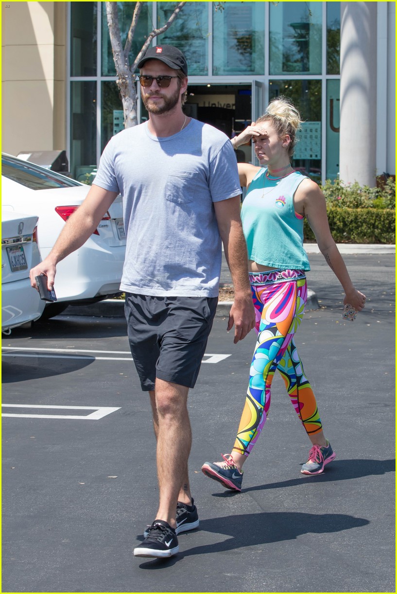miley cyrus have an afternoon lunch date 29