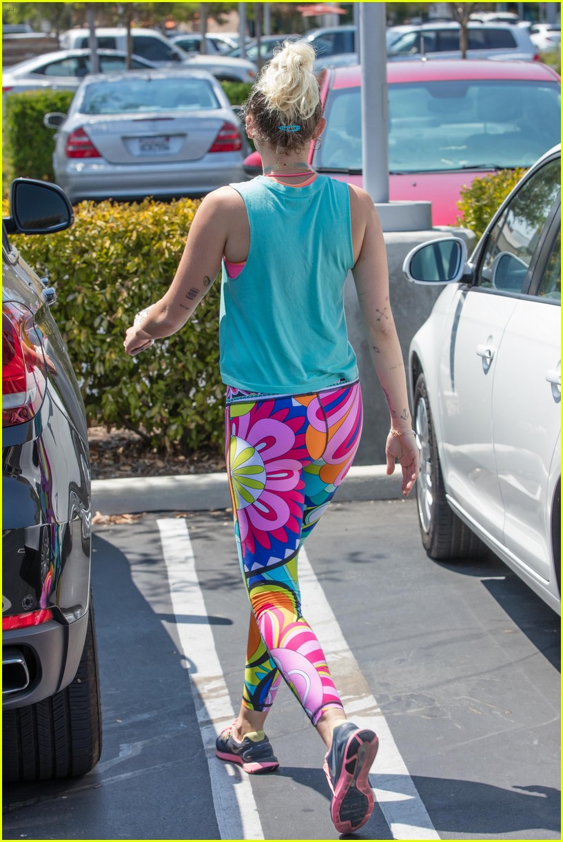 miley cyrus have an afternoon lunch date 30