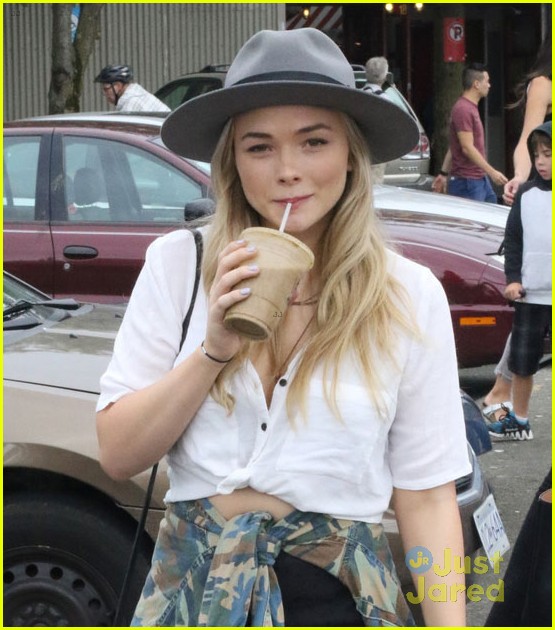 natalie alyn lind shopping friend vancouver 01