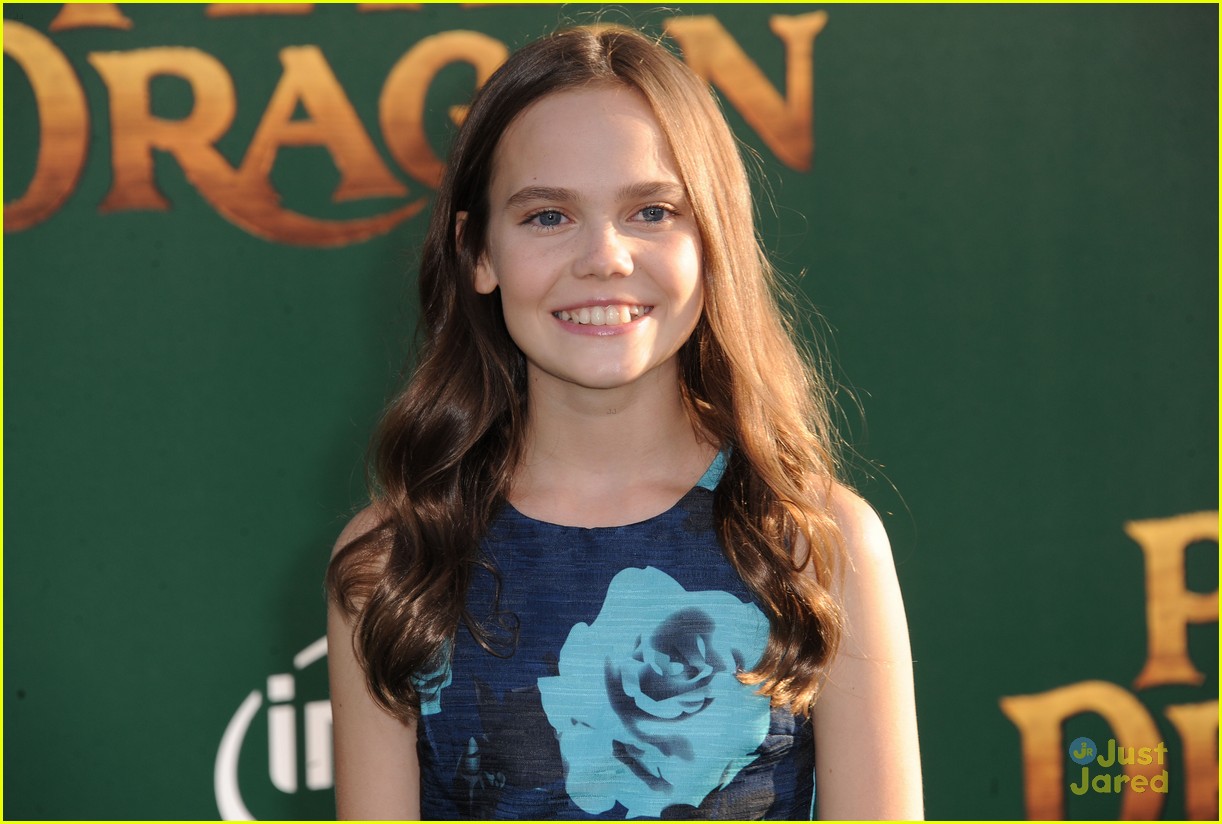 oakes fegley oona laurence petes dragon premiere 02