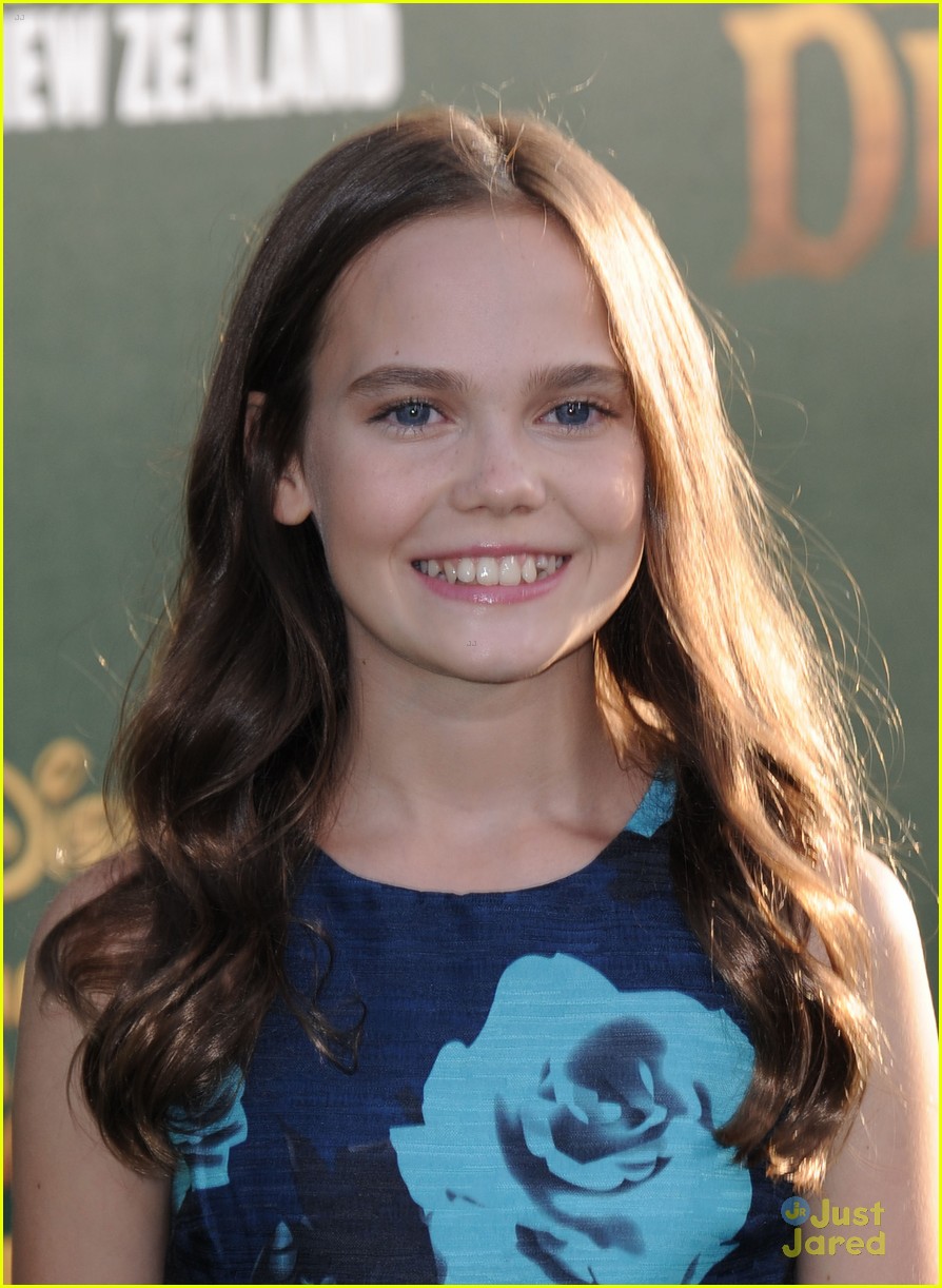 oakes fegley oona laurence petes dragon premiere 12